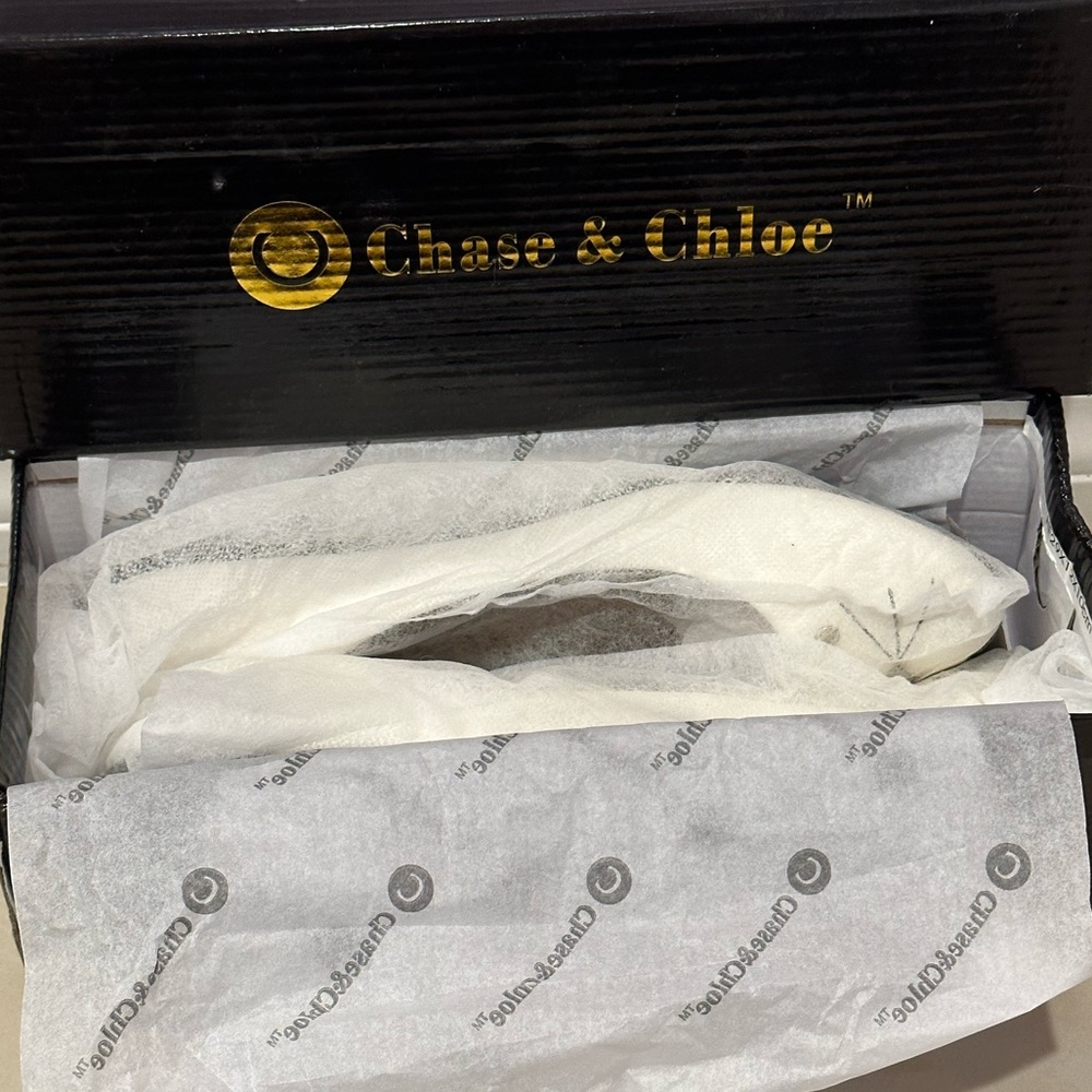 NIB Chase and Chloe ‘Kitty’ White Flats - Picture 12 of 12